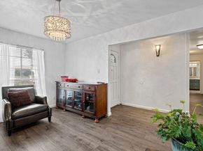 2706  Meadow Bluff Lane , Dallas Texas 75237