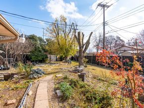 2706  Meadow Bluff Lane , Dallas Texas 75237