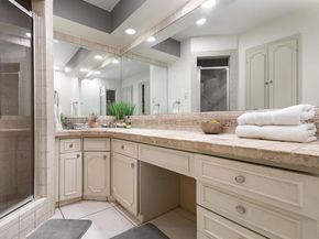 5051  Les Chateaux Drive  138, Dallas Texas 75235