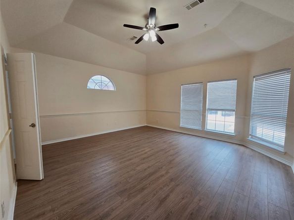 5207 W Cove Way , Grand Prairie Texas 75052