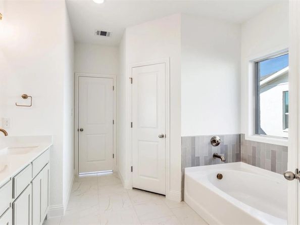 2716  Glasgow Way , Denton Texas 76207