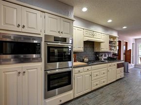 2300  Woodsong Trail , Arlington Texas 76016