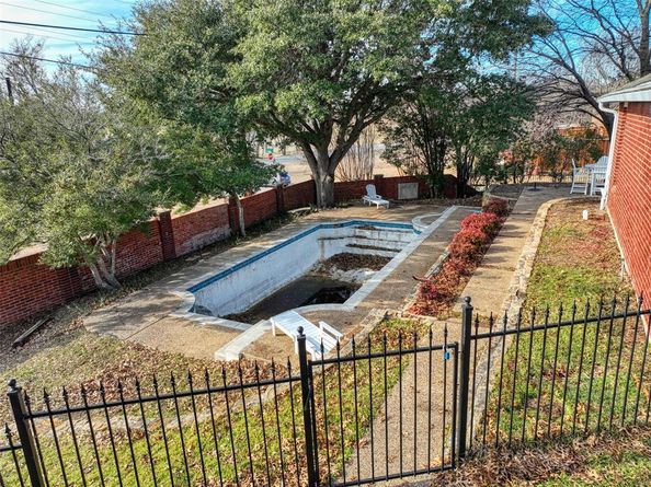 6521  Lynch Lane , Garland Texas 75044