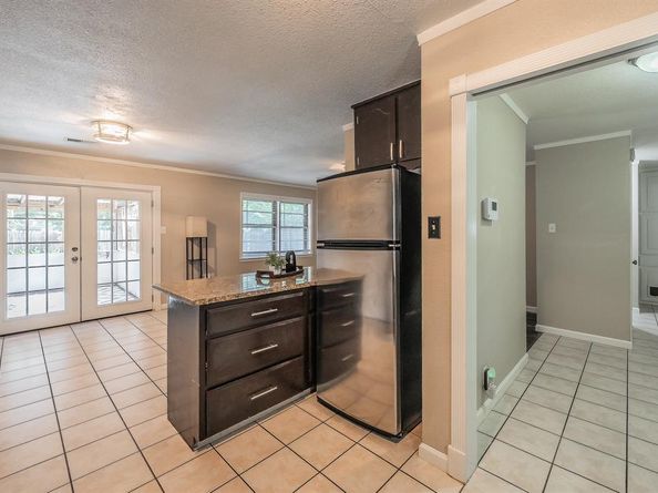 612  Bayless Drive , Euless Texas 76040