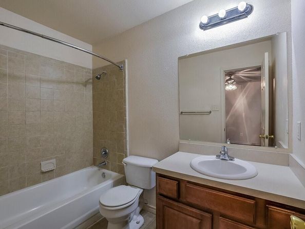 113  Oak Wood Lane , Kennedale Texas 76060