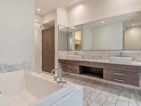 210 Lavaca ST 2903, Austin TX 78701