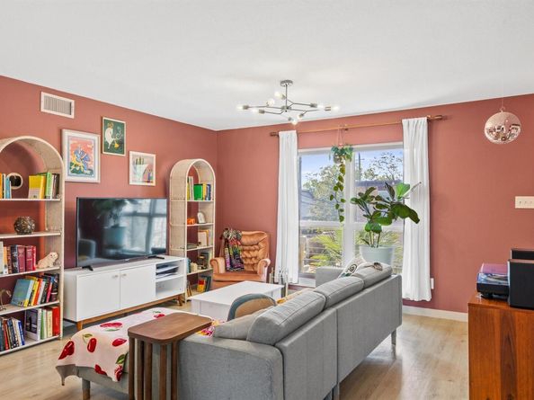 8605 Putnam DR 202, Austin TX 78757