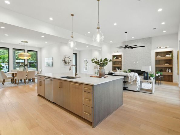 3103 Whiteway DR, Austin TX 78757