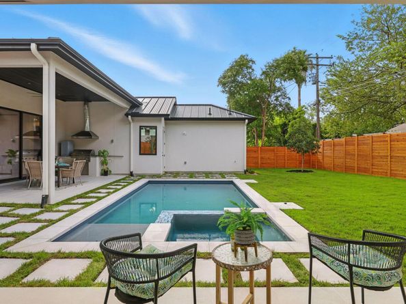 3103 Whiteway DR, Austin TX 78757