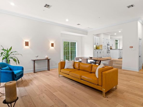 1937 Rue De St Tropez ST 5, Austin TX 78746