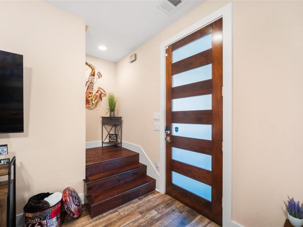 1206 Deloney ST B, Austin TX 78721