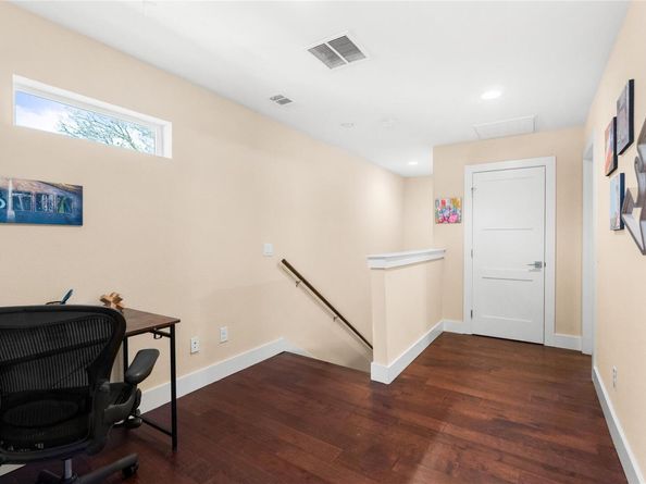 1206 Deloney ST B, Austin TX 78721