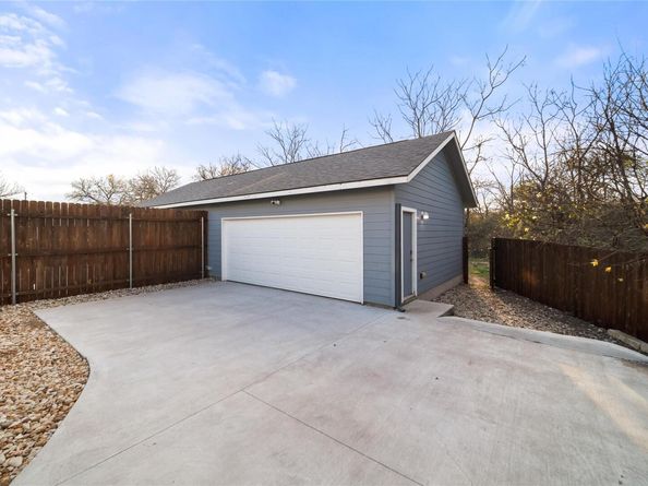 1206 Deloney ST B, Austin TX 78721