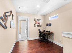1206 Deloney ST B, Austin TX 78721
