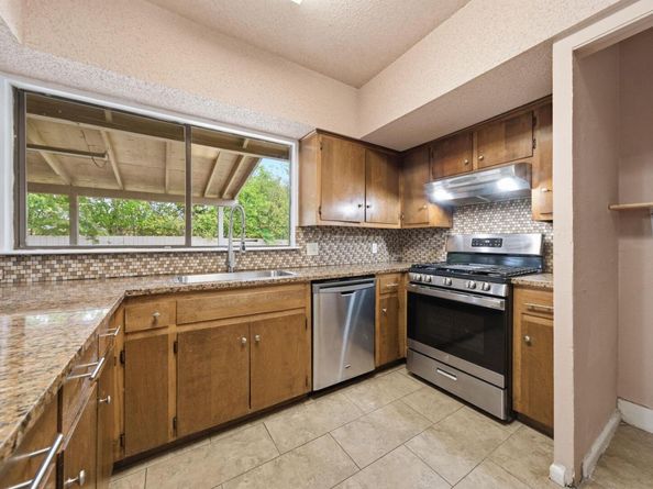 8900 Briardale DR, Austin TX 78758