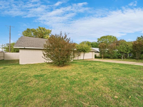 8900 Briardale DR, Austin TX 78758