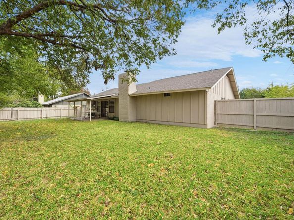 8900 Briardale DR, Austin TX 78758