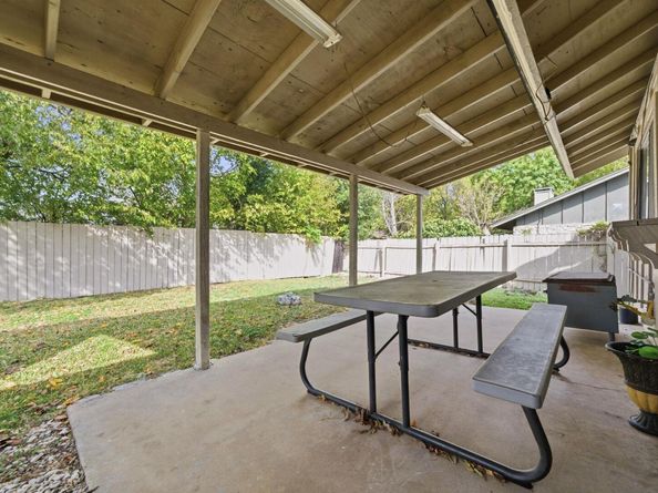 8900 Briardale DR, Austin TX 78758