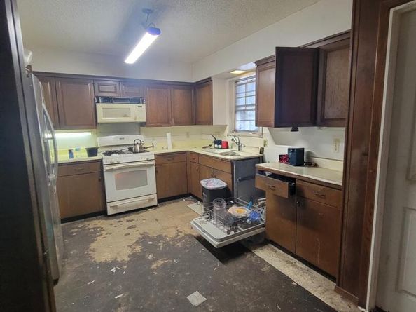 9711 Parkfield DR, Austin TX 78758