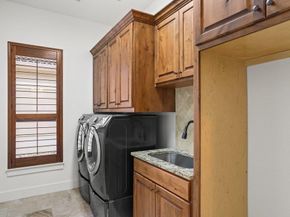 22 Cottondale RD, The Hills TX 78738