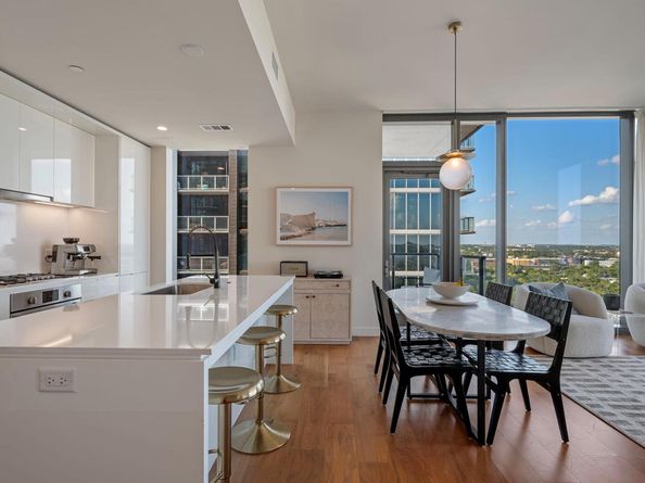 44 East Ave 2007, Austin TX 78701