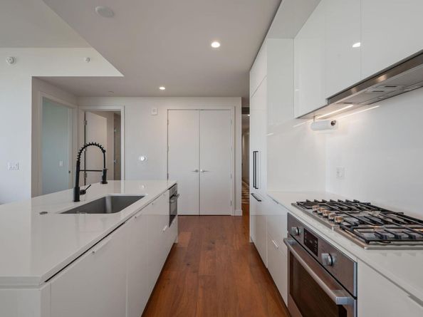 44 East Ave 2007, Austin TX 78701