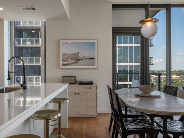 44 East Ave 2007, Austin TX 78701