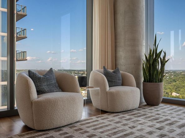 44 East Ave 2007, Austin TX 78701