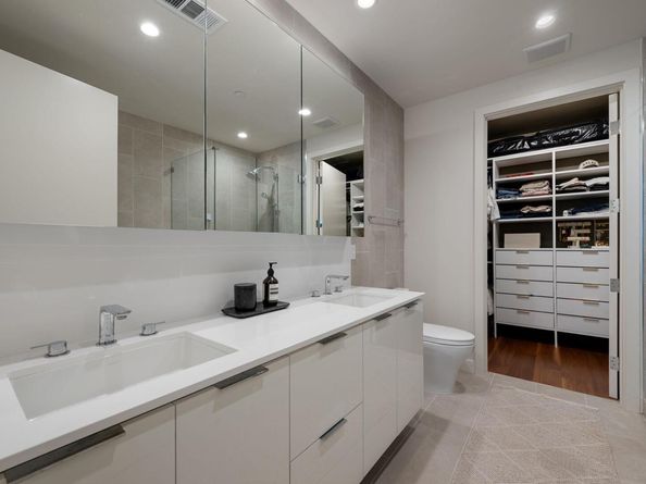 44 East Ave 2007, Austin TX 78701