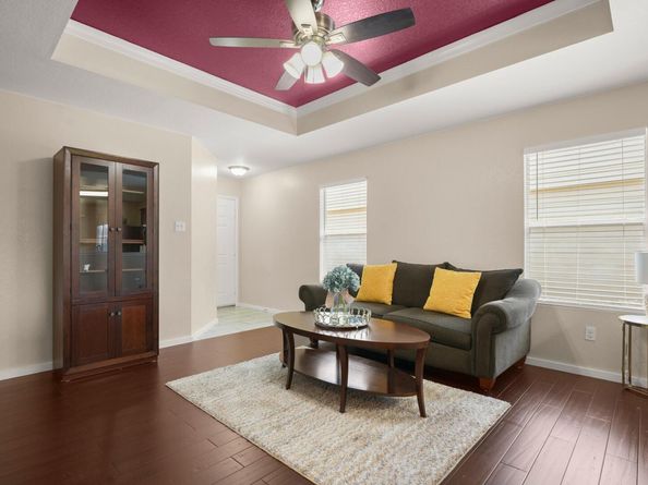 137 Hillhouse LN, Manchaca TX 78652