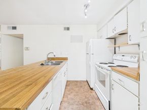 910 Duncan LN 26, Austin TX 78705