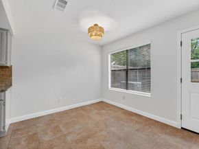 512 Eberhart LN 203, Austin TX 78745