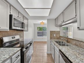 512 Eberhart LN 203, Austin TX 78745