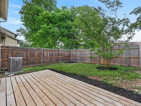 512 Eberhart LN 203, Austin TX 78745