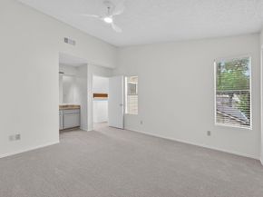 512 Eberhart LN 203, Austin TX 78745