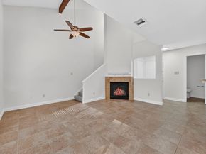 512 Eberhart LN 203, Austin TX 78745