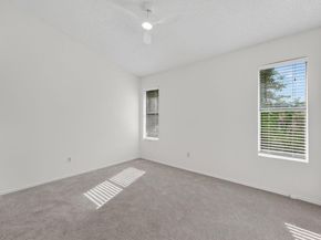 512 Eberhart LN 203, Austin TX 78745