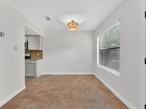 512 Eberhart LN 203, Austin TX 78745