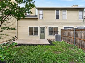 512 Eberhart LN 203, Austin TX 78745