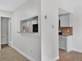 512 Eberhart LN 203, Austin TX 78745