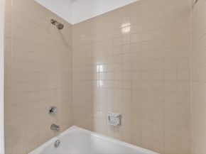 512 Eberhart LN 203, Austin TX 78745