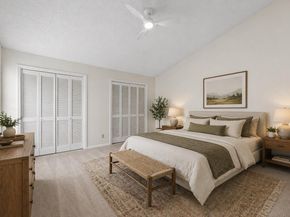 512 Eberhart LN 203, Austin TX 78745