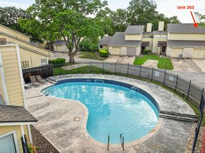 512 Eberhart LN 203, Austin TX 78745