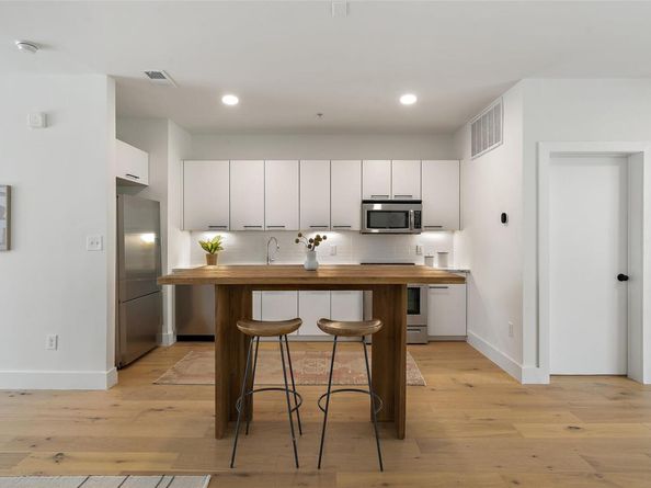 2906 S 1st ST 203, Austin TX 78704