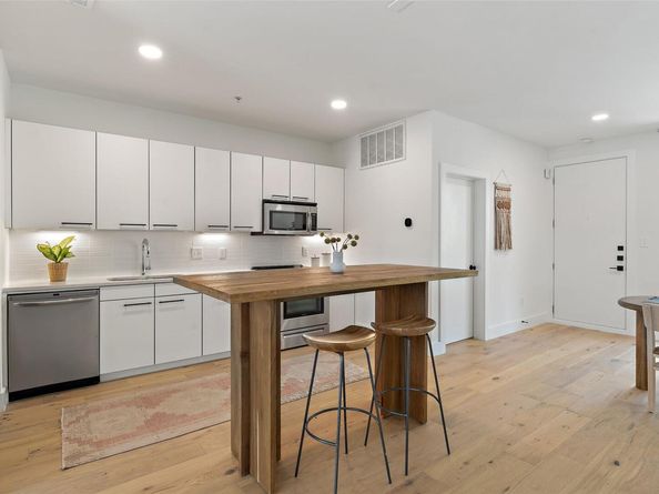 2906 S 1st ST 203, Austin TX 78704