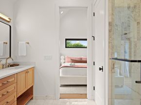 2005 E 8th ST 1, Austin TX 78702