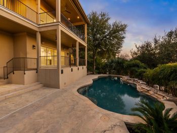 4102 Love Bird LN