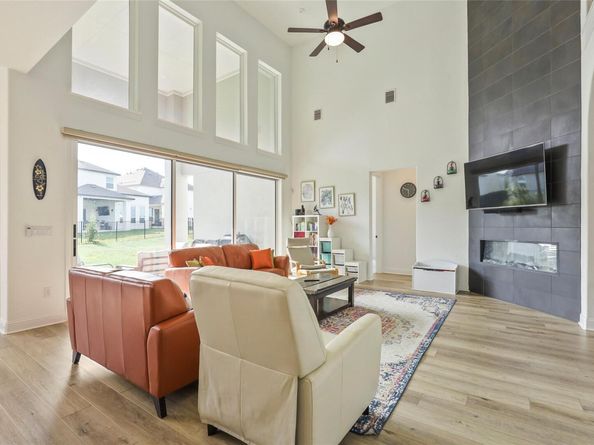 933 Trevi Fontana DR, Leander TX 78641