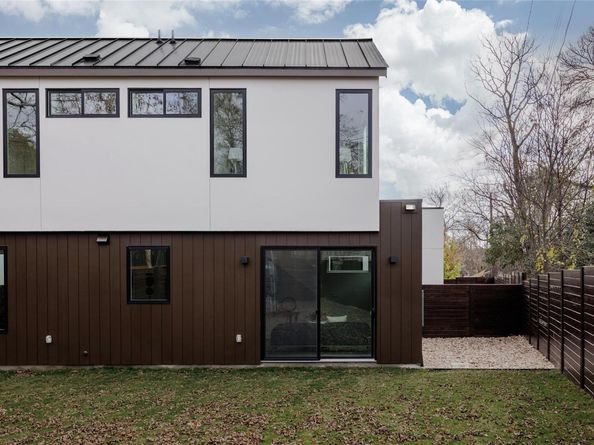 3209 Dolphin Dr 2, Austin TX 78704