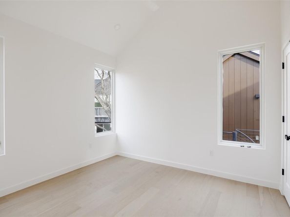 3209 Dolphin Dr 2, Austin TX 78704